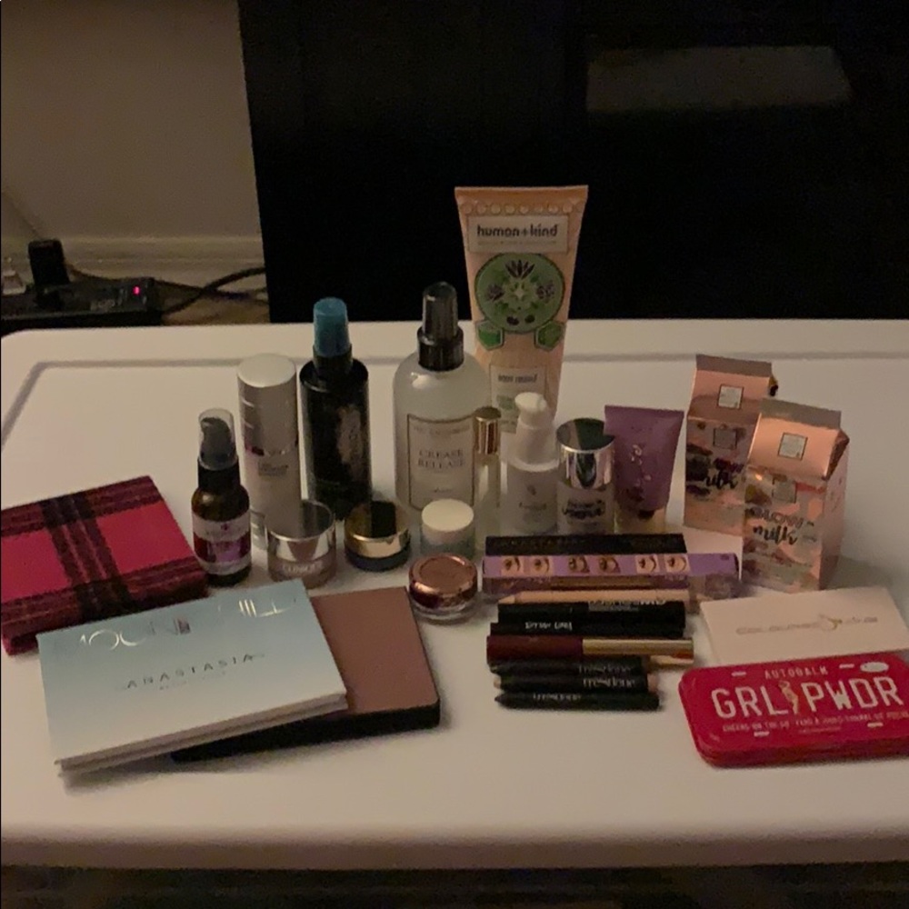 Closet Close Out Beauty Bundle! 🥰 Make an Offer!